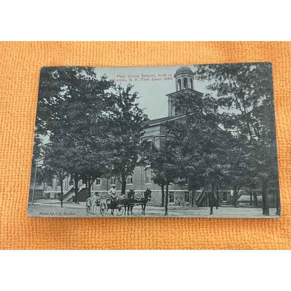 First Union School,‎ Lyons New York Vintage Postcard - Picture 1 of 2